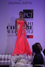 Model walk the ramp for Gaurav Gupta show at PCJ Delhi Couture Week on 9th Aug 2012 (138).JPG